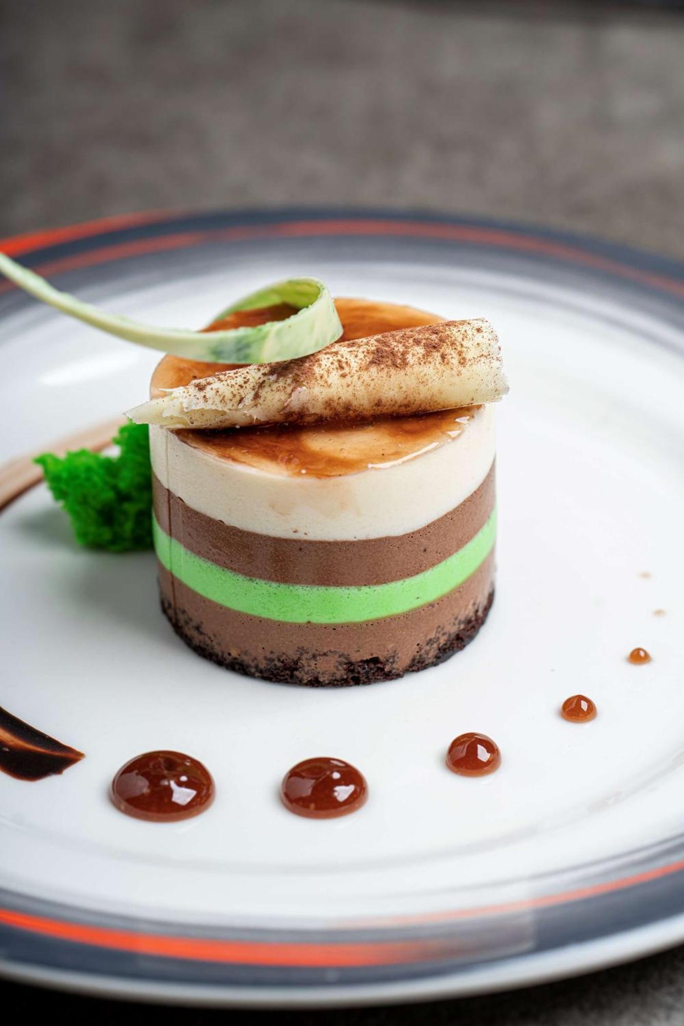 Radisson Blu Hotel & Resort, Suhár Exteriér fotografie A layered dessert
