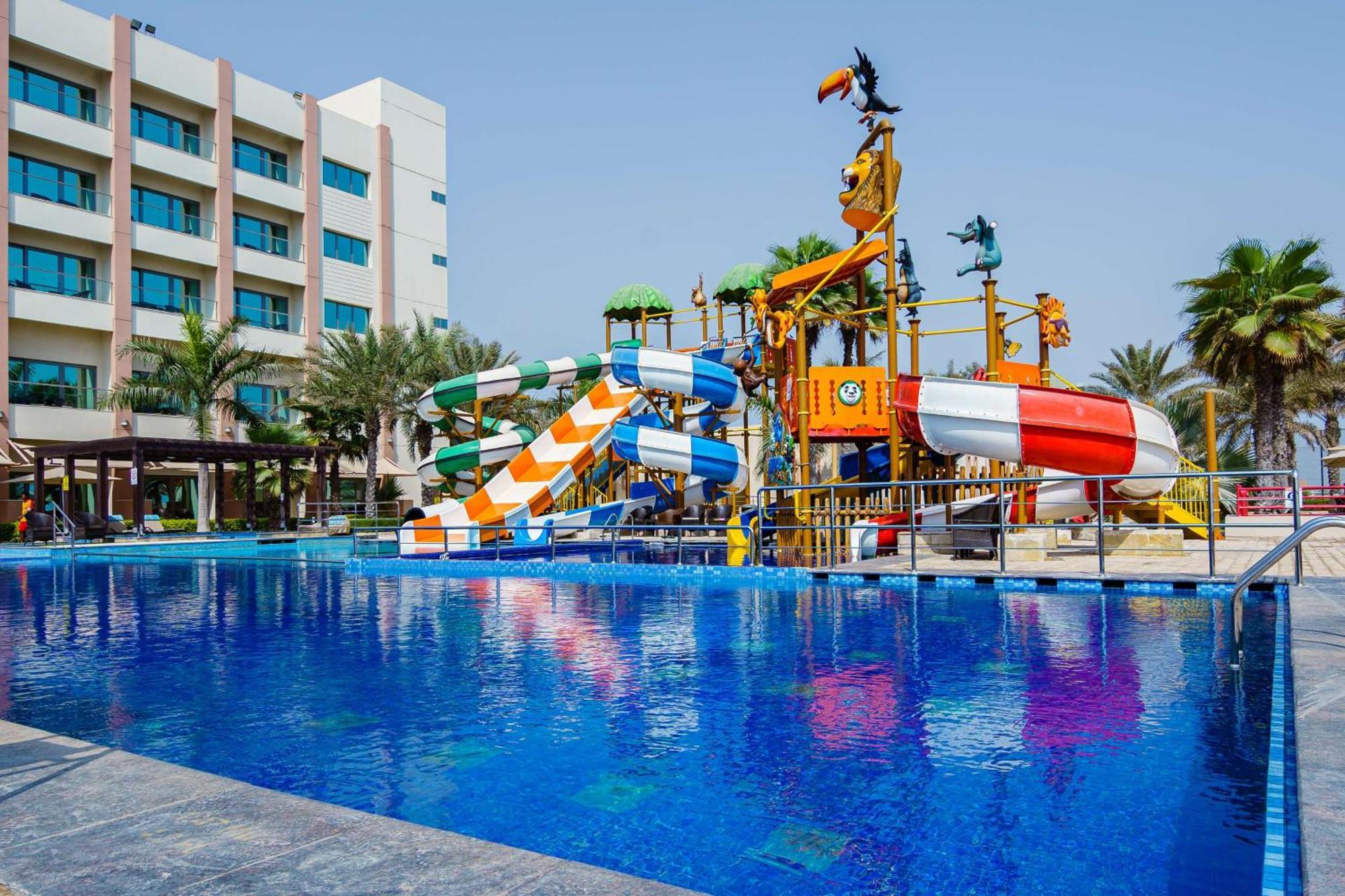 Radisson Blu Hotel & Resort, Suhár Exteriér fotografie Splash the Sun and Snow Water Park